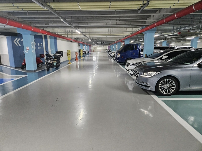 본건 지하주차장 전경