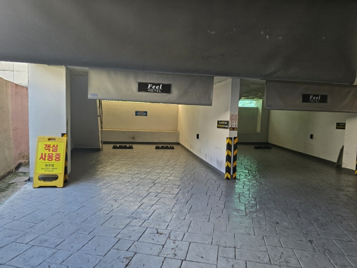 1층 주차장 전경