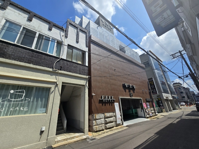 본건 출입구 전경