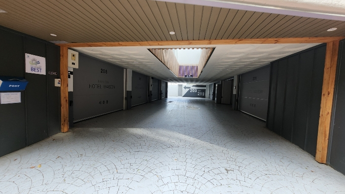 본건 기호2 1층 주차장 전경