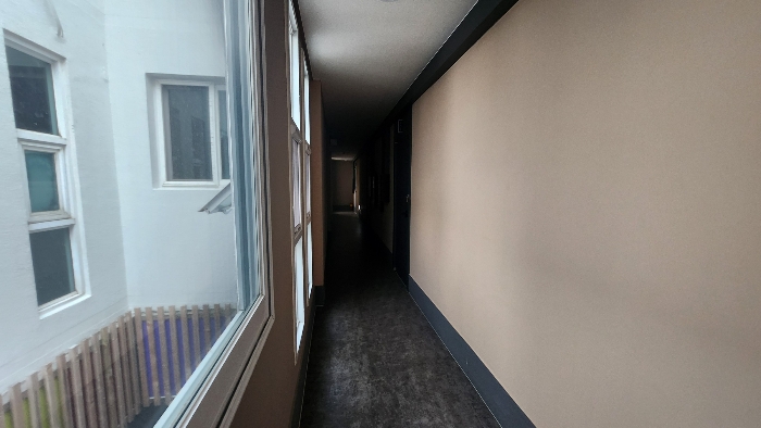 본건 기호2 2층 복도 전경