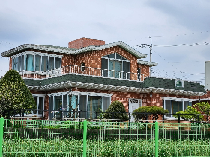 본건의 전경
기호1, 2
북동측에서 남서측을 향하여 촬영