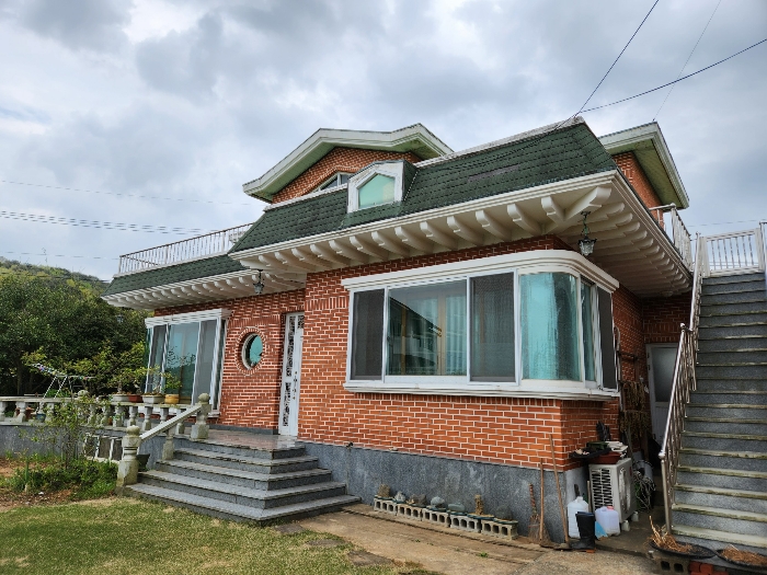 기호2 건물의 전경
1층