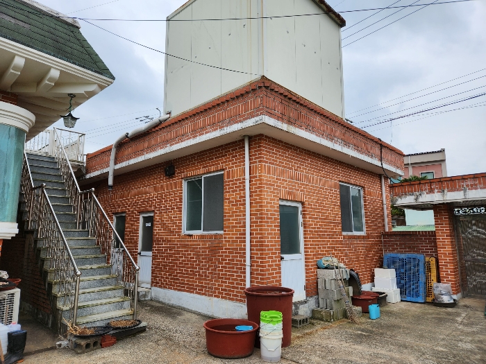 기호2-1 건물의 전경
북동측에서 남서측을 향하여 촬영