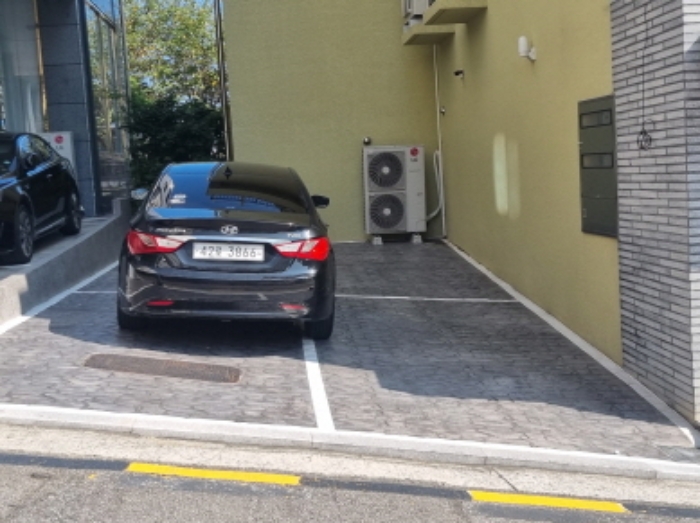 본건 북서측 주차공간의 모습