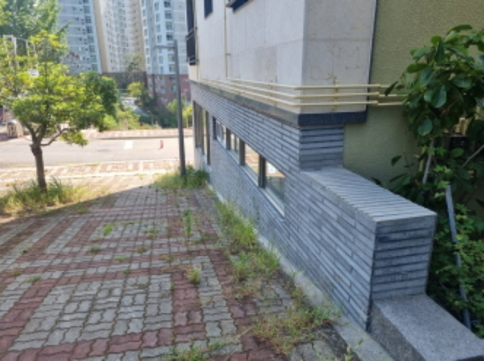 본건 1항 동측 경계 및 전경