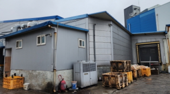 목록2 건물의 외벽에 연결된 제시 외 구조물