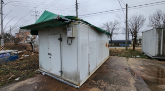 목록1 토지상에 있는 철제컨테이너