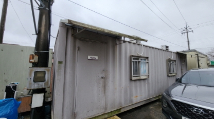 목록1 토지상에 있는 철제컨테이너