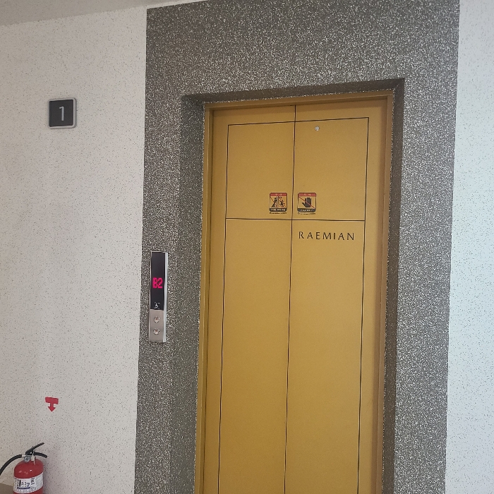 엘리베이터 입구
