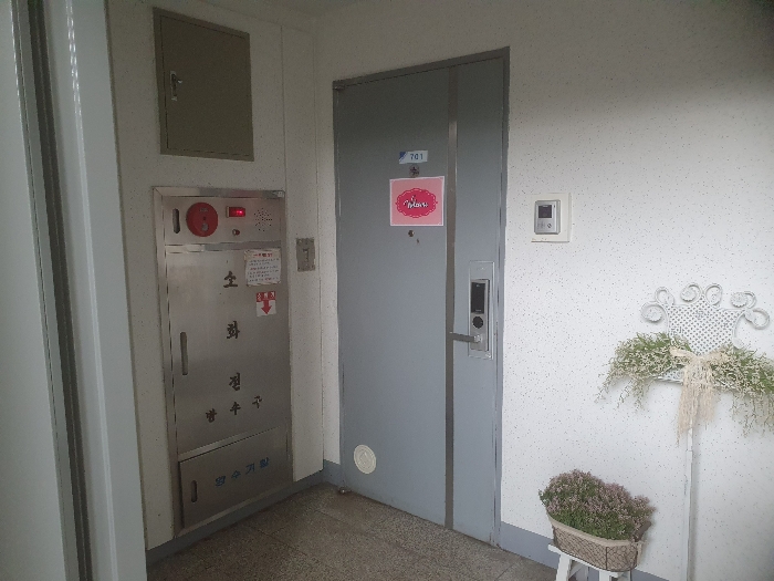 701호 입구 및 외현관