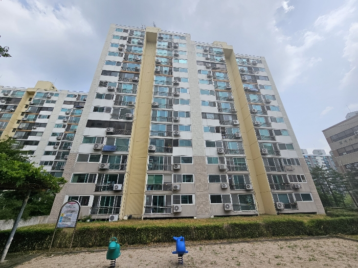 본건 소재 아파트 동 전경