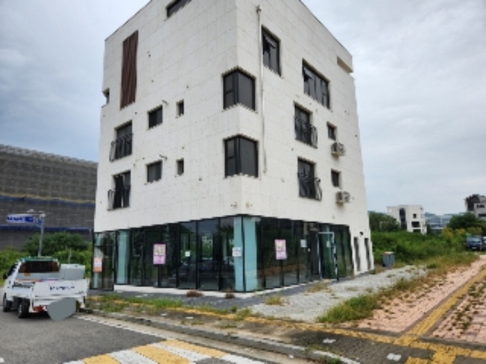 목록1 토지 및 목록2 건물 전경