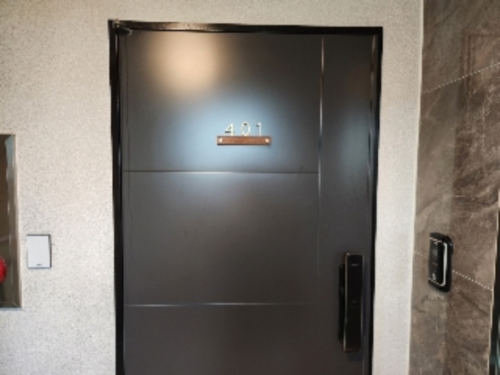 목록2 건물 4층 401호 출입문 전경