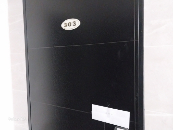 목적물 303호 출입문