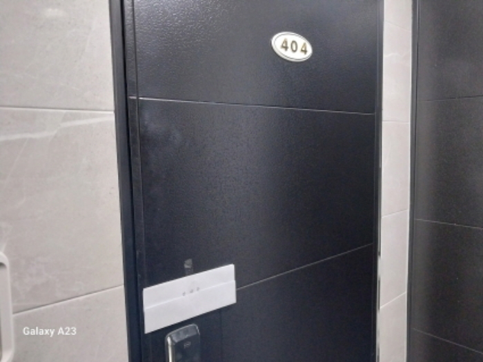 목적물 404호 출입문