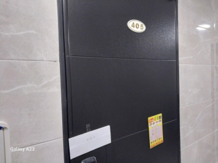 목적물 405호 출입문