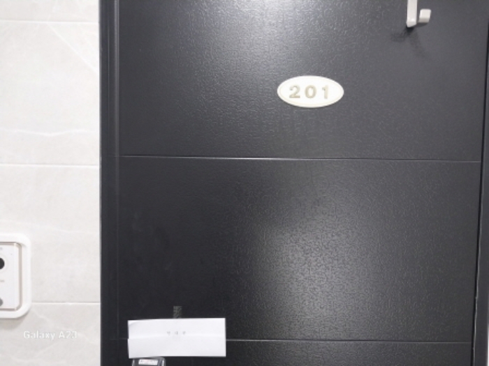 목적물 201호 출입문