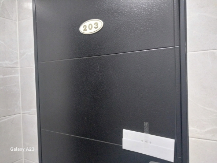 목적물 203호 출입문