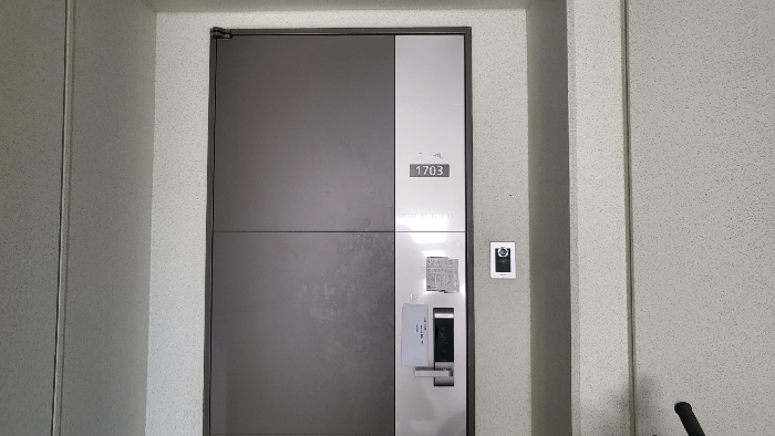 본건(제1703호) 현관