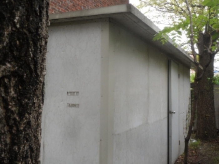 기호 2번과 일체형으로 사용중인 제시외 조립식판넬조 판넬지붕 창고