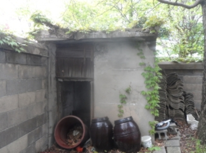 기호 3번 지상에 소재하는 것으로 보이는 제시외 조적조 슬라브지붕 창고