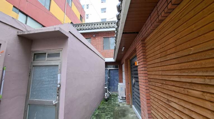 목록1,2 본건 1층 출입문들