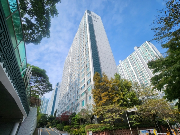 142동 1호, 2호라인 1층 출입전경