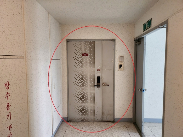 142동 3층 302호 출입전경