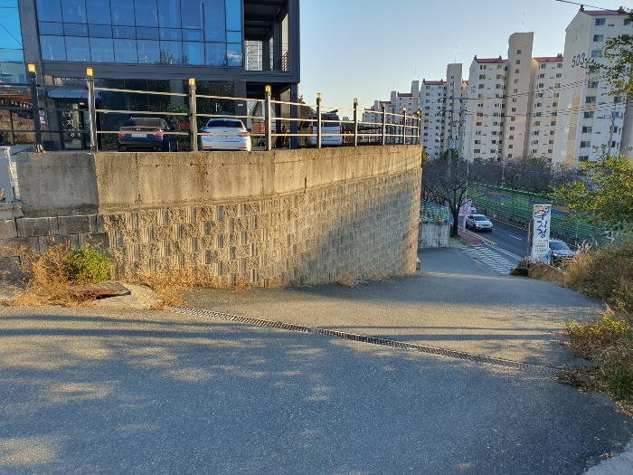 [본건토지(북서측 촬영) : 일련번호 3]