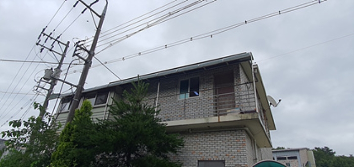 기호 4 제시 건물 2층 제시외 건물-창고 및 세탁실