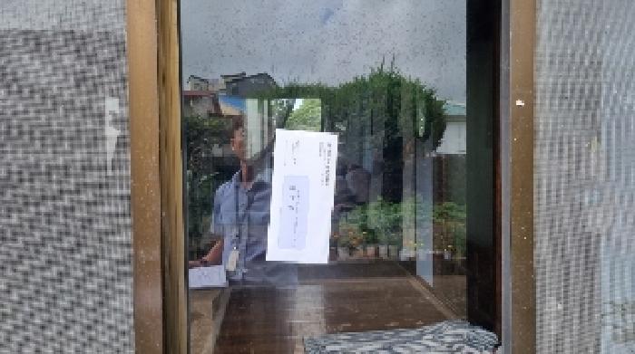 본건 소재지4(표선백사로57번길 20) 출입문에 부착한 안내문