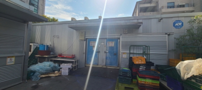 목록 1 토지상 제시외 컨테이너 전경