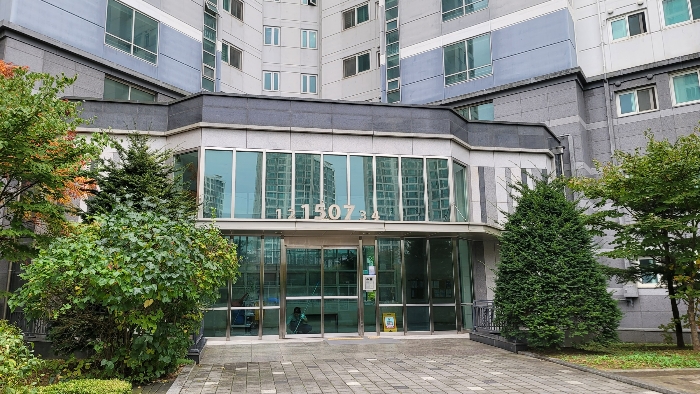 본건 동 출입구