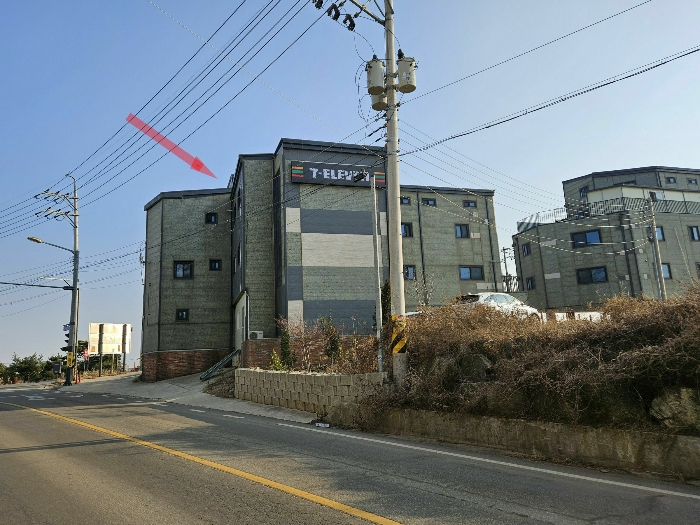 본건 전경 (본건 북서측 인근에서 촬영)