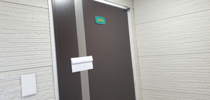 3층 202호 현관문