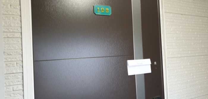 2층 103호 현관문