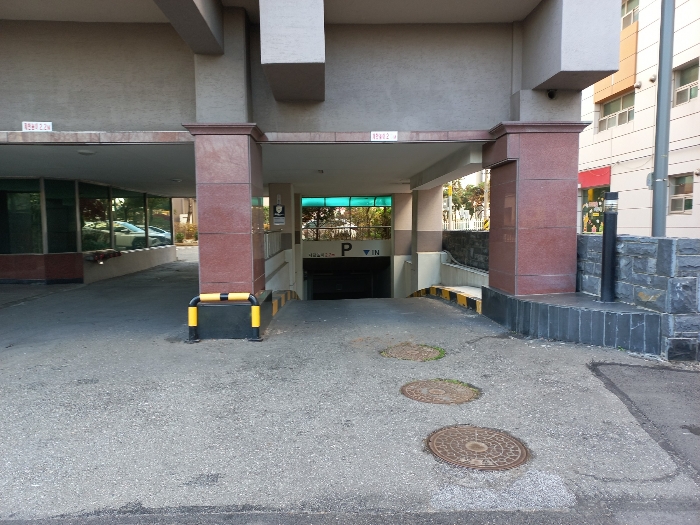 주차장 입구