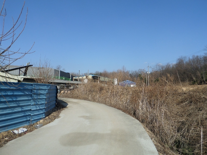 남동측 진입로에서 촬영