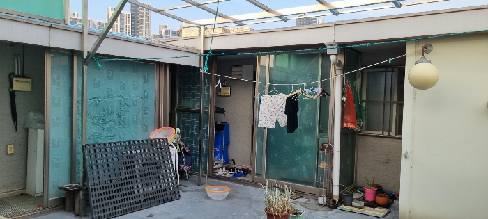 [본건 3층 경량철골조 주택]