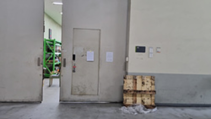 임의 구분한 208호실 입구 모습 