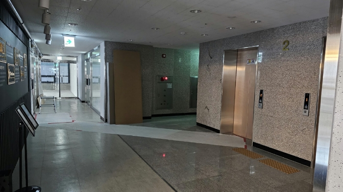 2층 복도 및 승강기