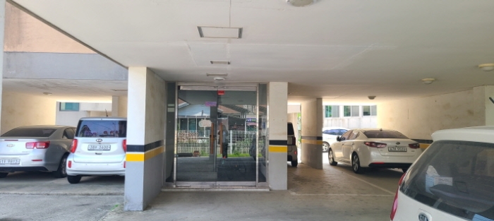 공동 출입구 전