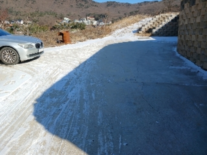 목록4 전경(택지조성지의 진입로-콘크리트포장)