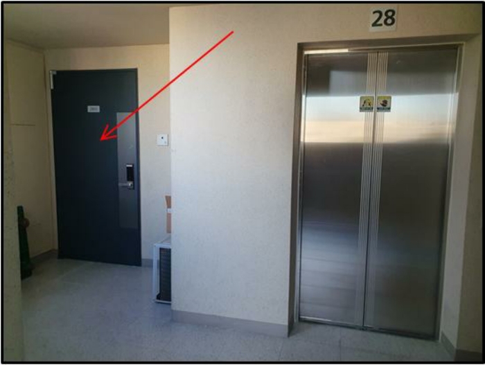 [ 본건 출입문 ]