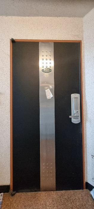 본건 제2층 제201호 입구 전경