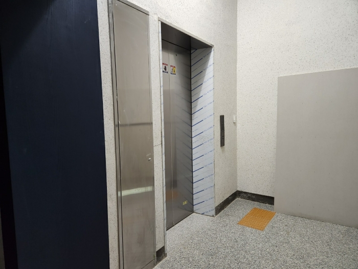 엘리베이터 전경