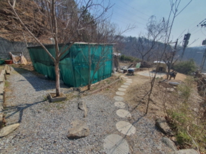 현장사진(제시외 건물, 콘테이너)