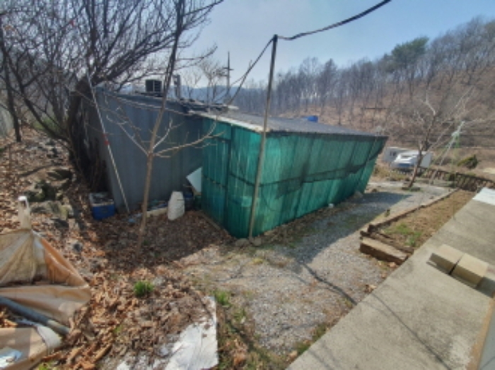 현장사진(제시외 건물, 콘테이너)