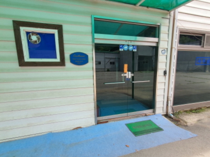 현장사진(건물 3호동 1층 출입문)